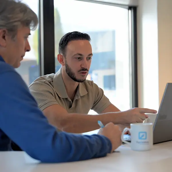 Top On Web recevant un client en réunion